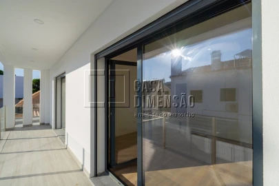 Moradia T4 para Venda em Charneca de Caparica e Sobreda