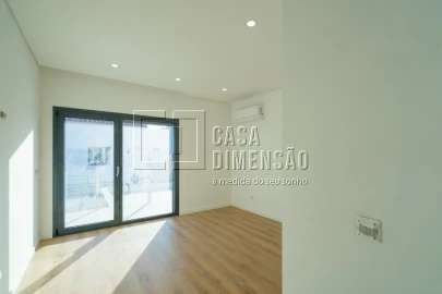 Moradia T4 para Venda em Charneca de Caparica e Sobreda