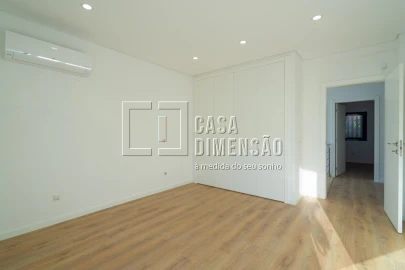 Moradia T4 para Venda em Charneca de Caparica e Sobreda