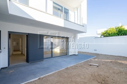 Moradia T4 para Venda em Charneca de Caparica e Sobreda