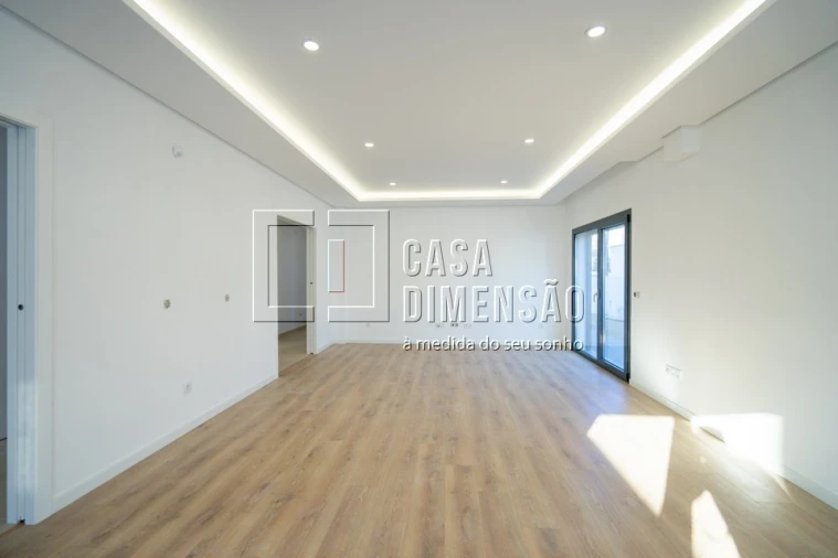 Moradia T4 para Venda em Charneca de Caparica e Sobreda Foto 4