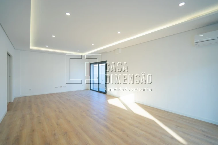 Moradia T4 para Venda em Charneca de Caparica e Sobreda Foto 5