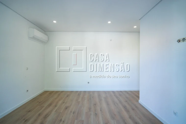 Moradia T4 para Venda em Charneca de Caparica e Sobreda Foto 26