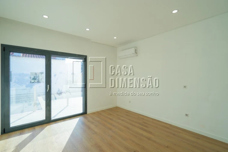 Moradia T4 para Venda em Charneca de Caparica e Sobreda Foto 41