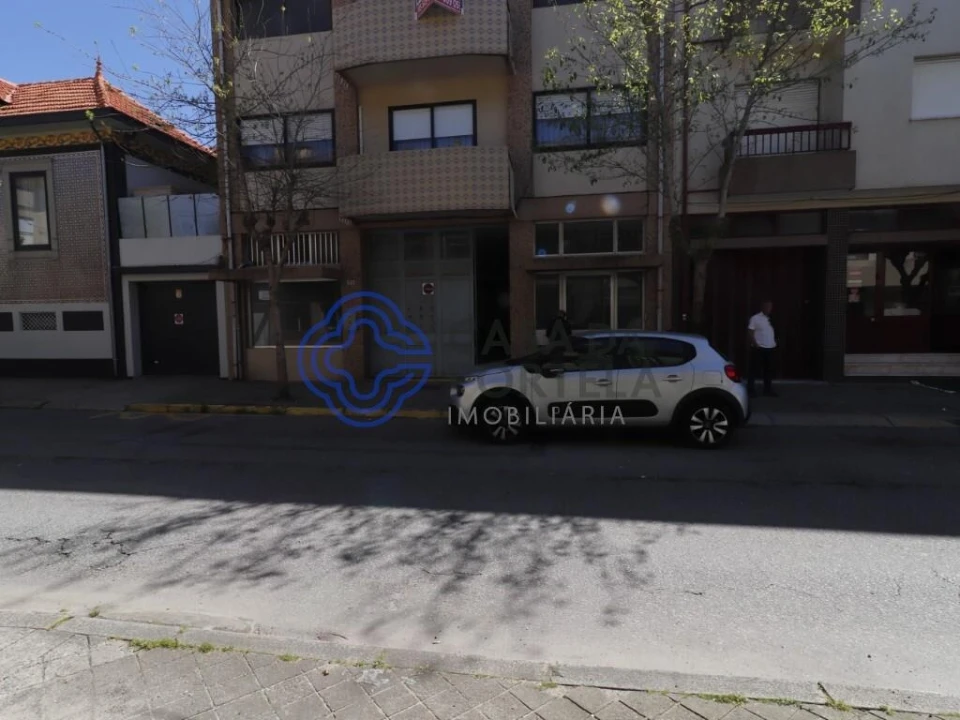 Prédio para Venda em Espinho Foto 3