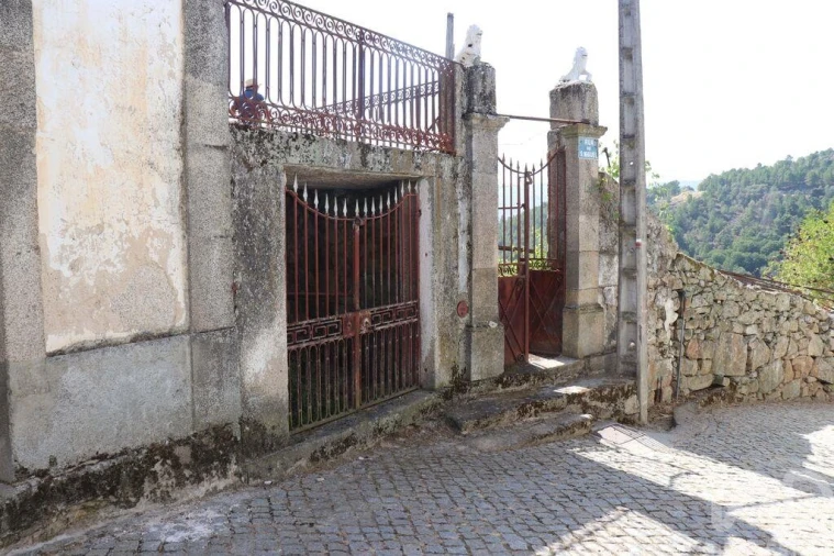 Prédio para Venda em Longa Foto 23