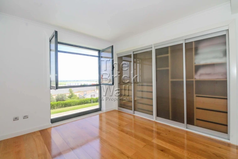 Moradia T3 para Venda em Alcoentre Foto 33