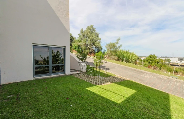 Moradia T3 para Venda em Alcoentre Foto 4