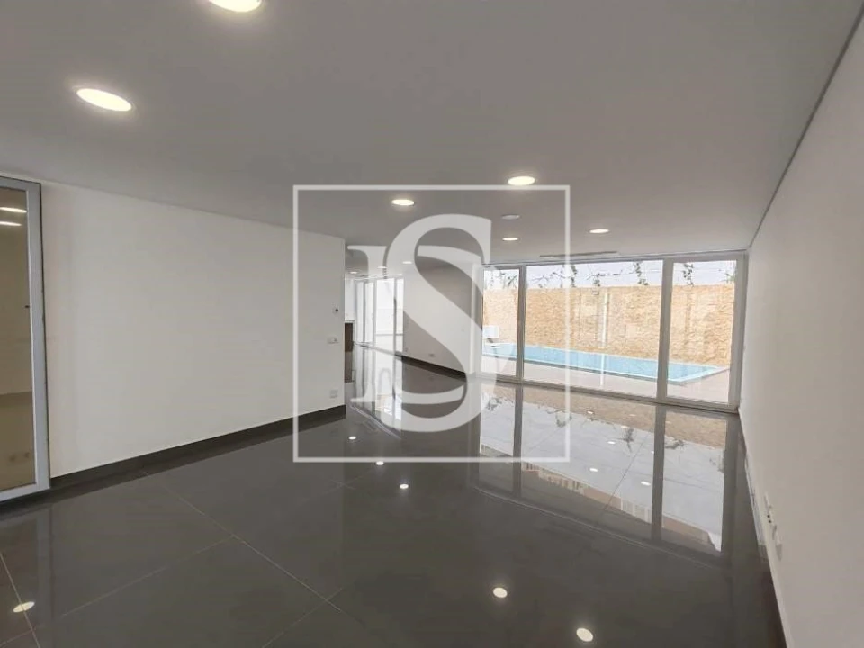 Moradia T5 para Venda em Lagos (São Sebastião e Santa Maria) Foto 3