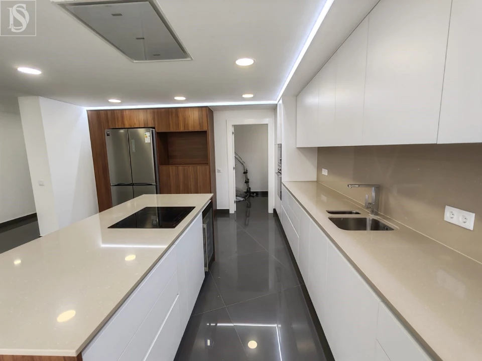 Moradia T5 para Venda em Lagos (São Sebastião e Santa Maria) Foto 11