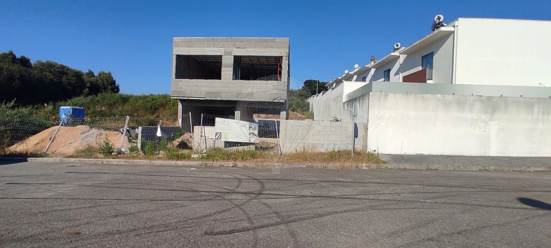 Terreno para Venda em Santa Maria de Lamas Foto 2