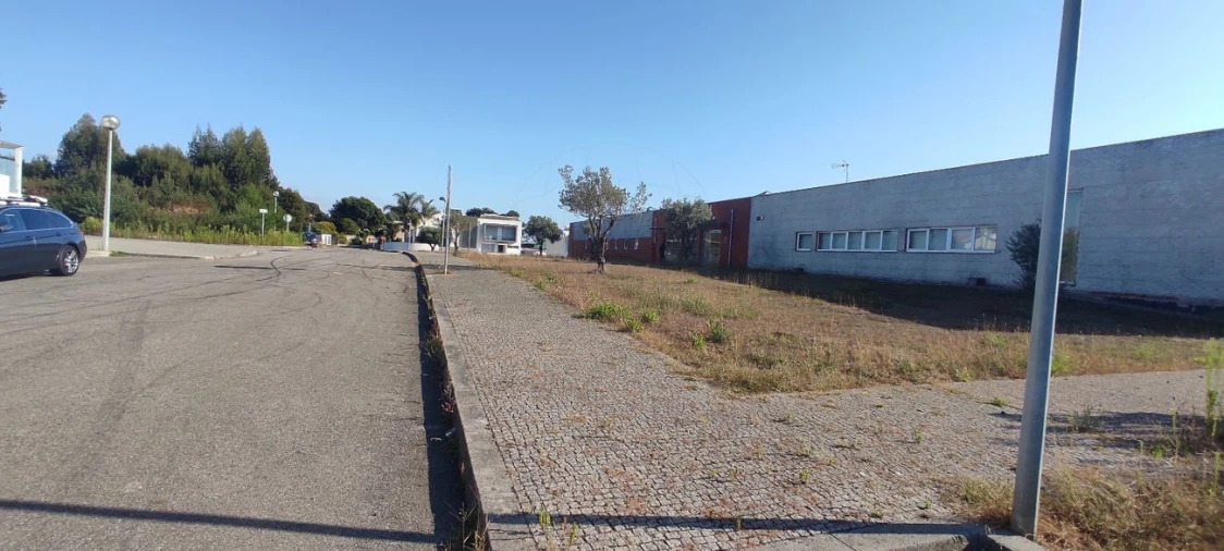 Terreno para Venda em Santa Maria de Lamas Foto 3