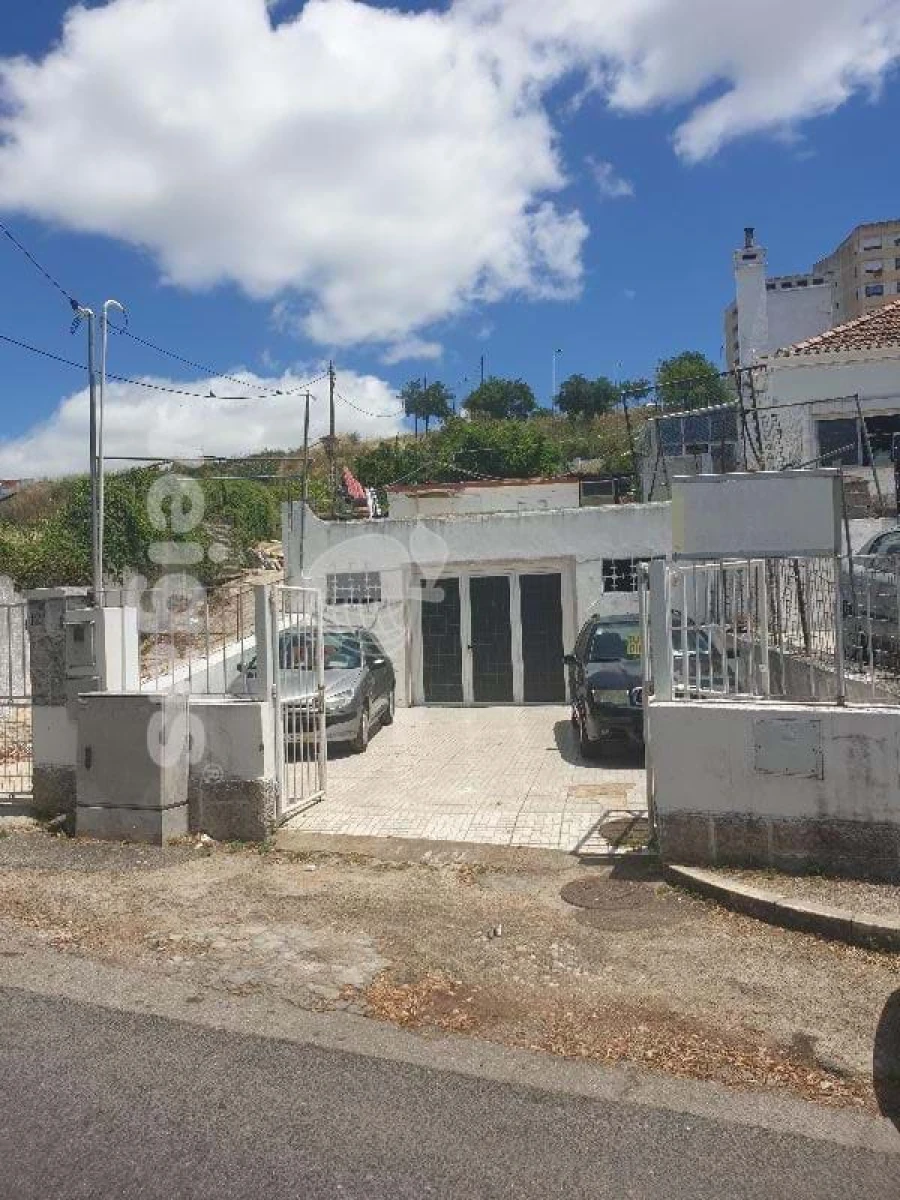 Moradia T5 para Venda em Ramada e Caneças