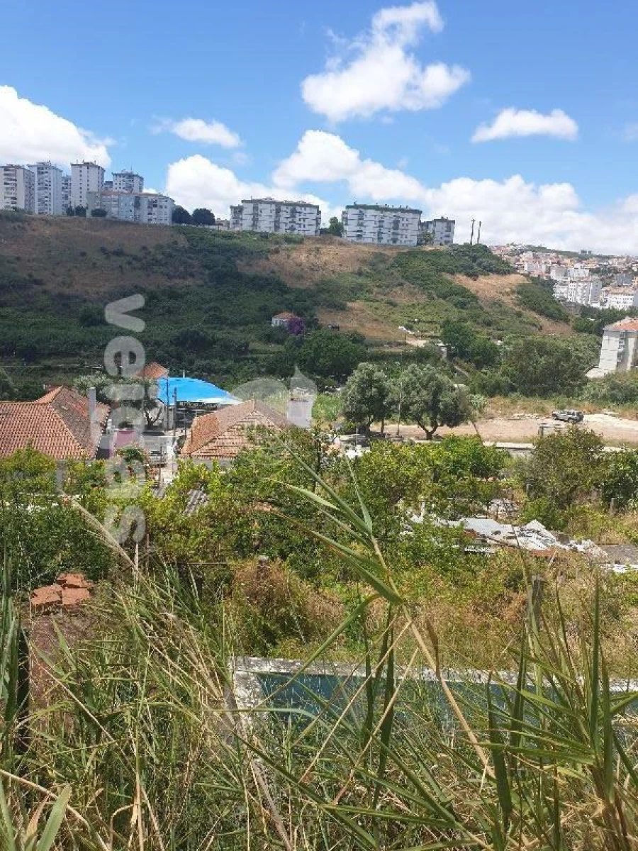 Moradia T5 para Venda em Ramada e Caneças Foto 10