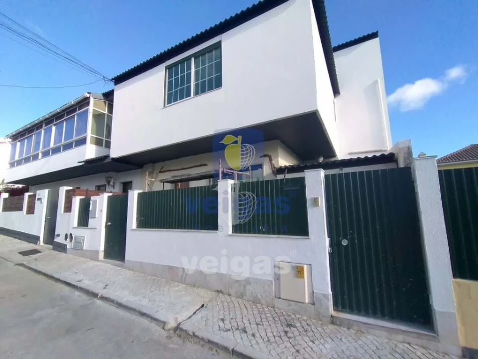 Moradia T3 para Venda em Carcavelos e Parede Foto 1