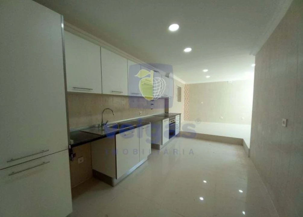 Moradia T3 para Venda em Carcavelos e Parede Foto 3