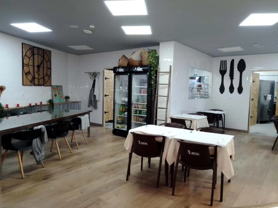 Negócio para Venda em Santo António dos Cavaleiros e Frielas Foto 3