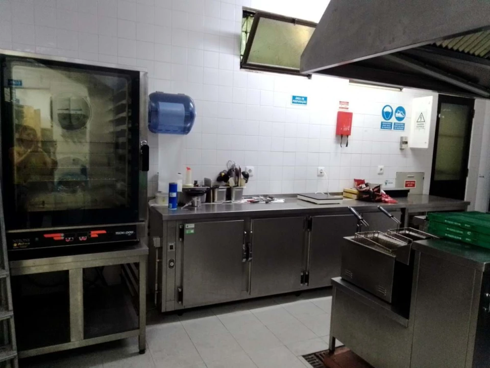 Negócio para Venda em Santo António dos Cavaleiros e Frielas Foto 1