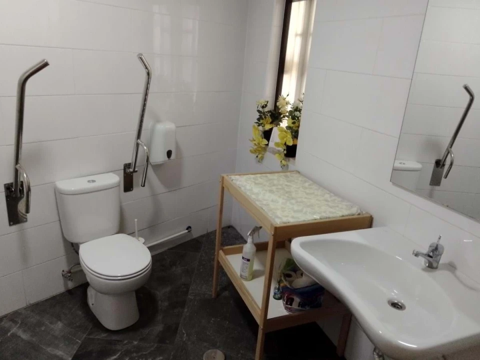 Negócio para Venda em Santo António dos Cavaleiros e Frielas Foto 8