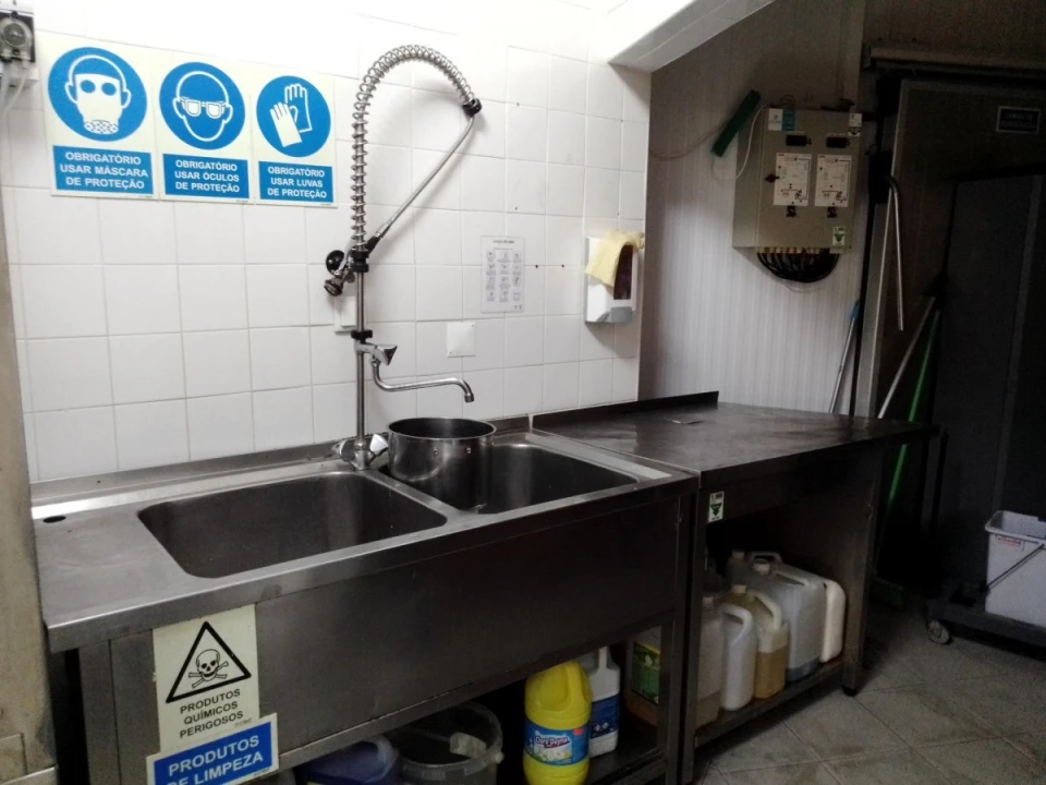 Negócio para Venda em Santo António dos Cavaleiros e Frielas Foto 26