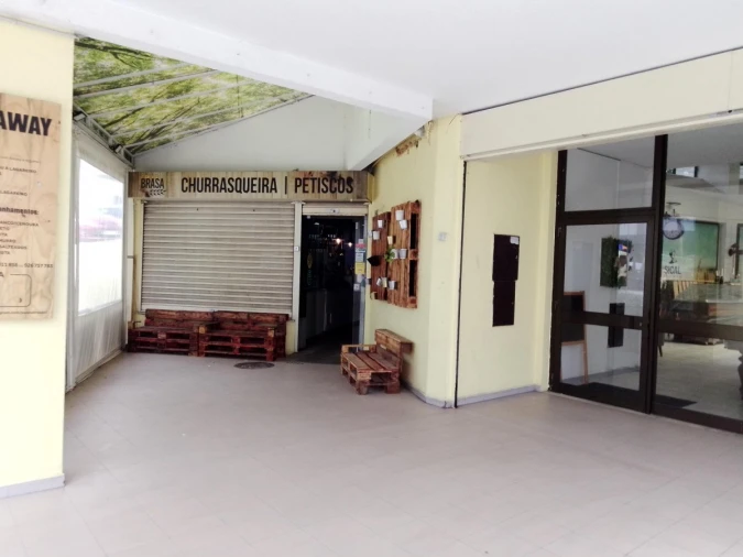 Negócio para Venda em Santo António dos Cavaleiros e Frielas Foto 29