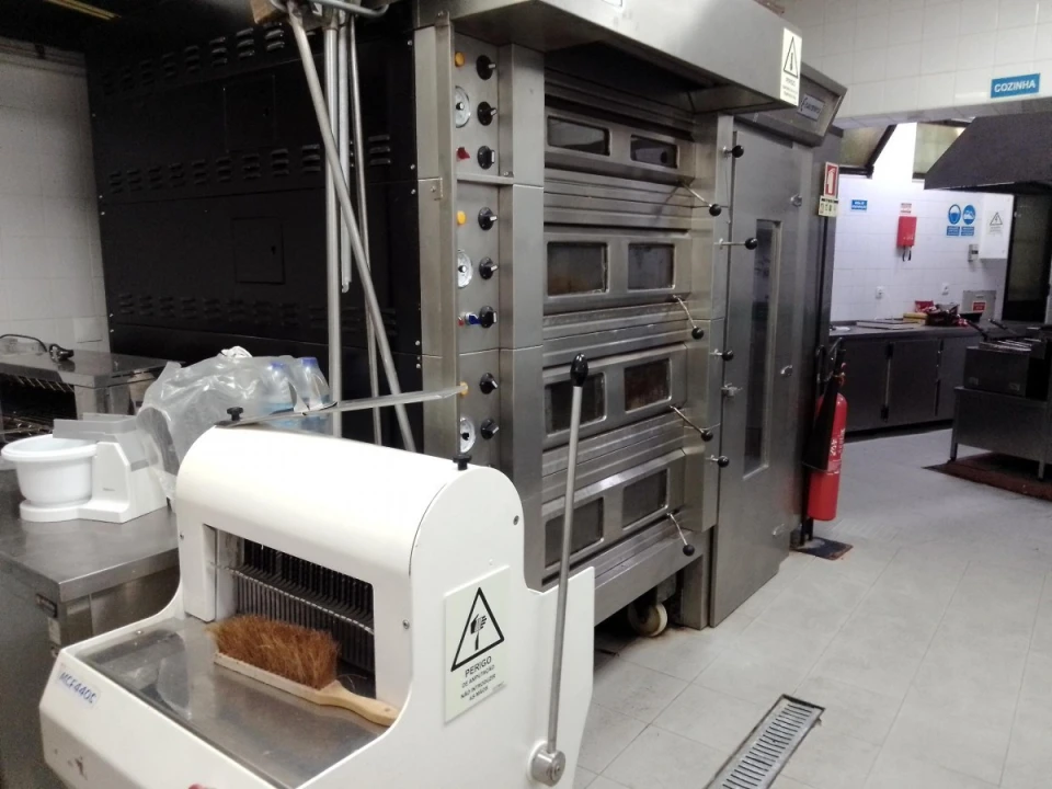 Negócio para Venda em Santo António dos Cavaleiros e Frielas Foto 2