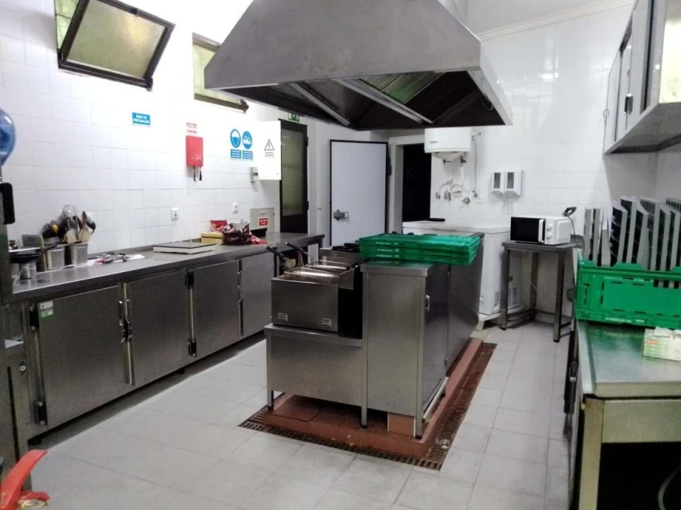 Negócio para Venda em Santo António dos Cavaleiros e Frielas Foto 11