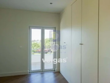 Moradia T4 para Venda em Agualva e Mira-Sintra