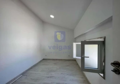 Moradia T9 para Venda em Ajuda