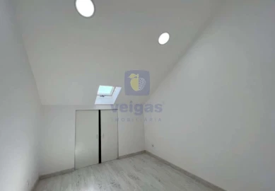 Moradia T9 para Venda em Ajuda