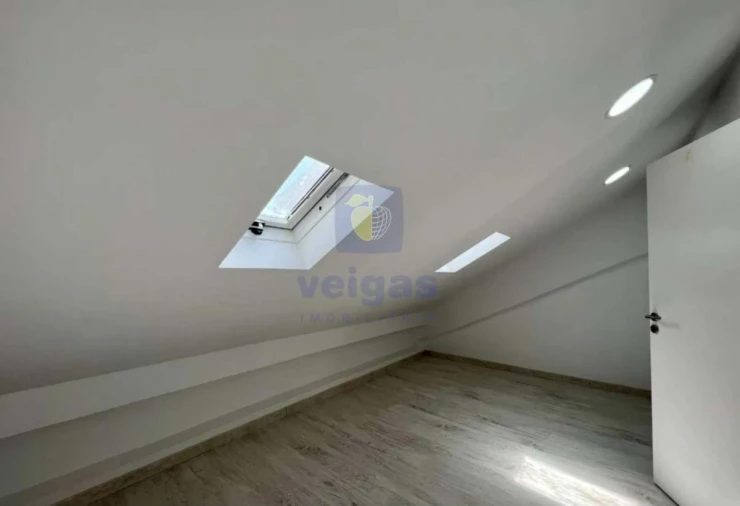 Moradia T9 para Venda em Ajuda Foto 8