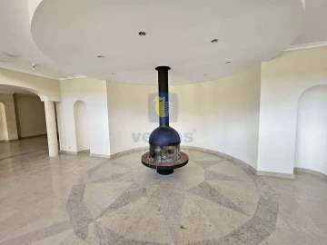 Moradia T7 para Venda em Agualva e Mira-Sintra