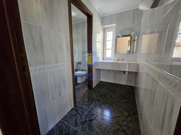 Moradia T7 para Venda em Agualva e Mira-Sintra