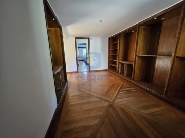 Moradia T7 para Venda em Agualva e Mira-Sintra