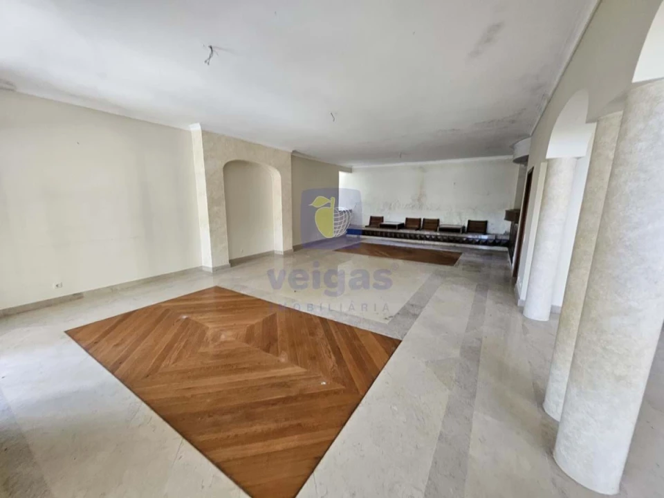 Moradia T7 para Venda em Agualva e Mira-Sintra Foto 4