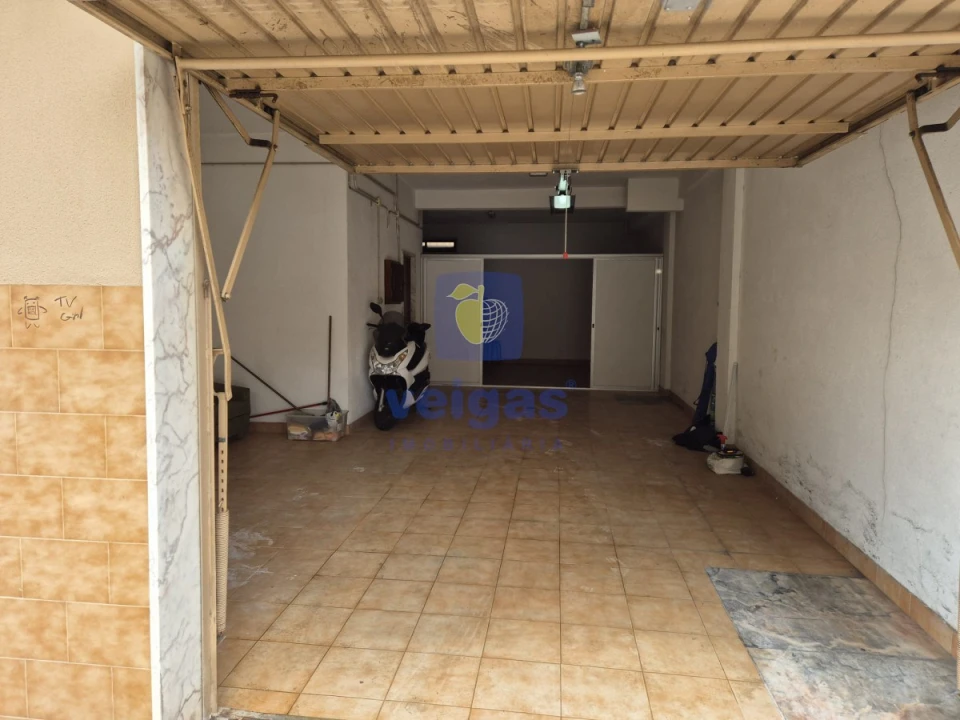 Garagem para Arrendamento em Odivelas Foto 2