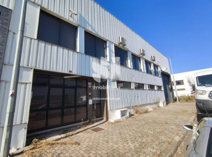 Armazém para Venda em Santo Tirso, Couto (Santa Cristina e São Miguel) e Burgães Foto 6