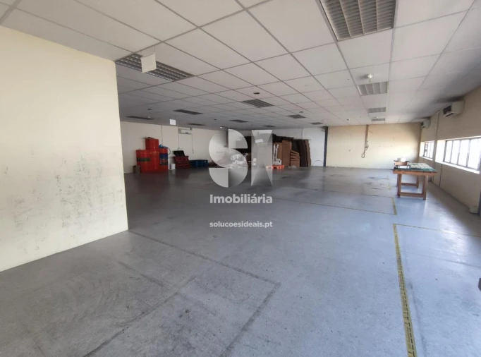 Armazém para Venda em Santo Tirso, Couto (Santa Cristina e São Miguel) e Burgães Foto 7