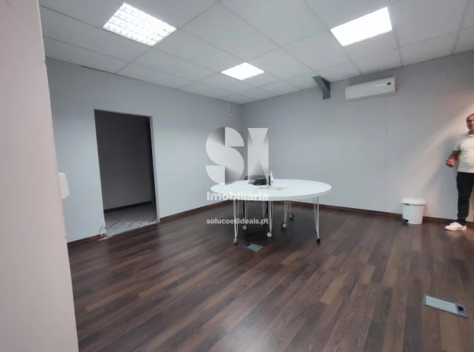 Armazém para Venda em Santo Tirso, Couto (Santa Cristina e São Miguel) e Burgães Foto 14