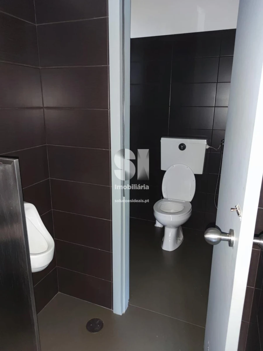 Armazém para Venda em Santo Tirso, Couto (Santa Cristina e São Miguel) e Burgães Foto 17