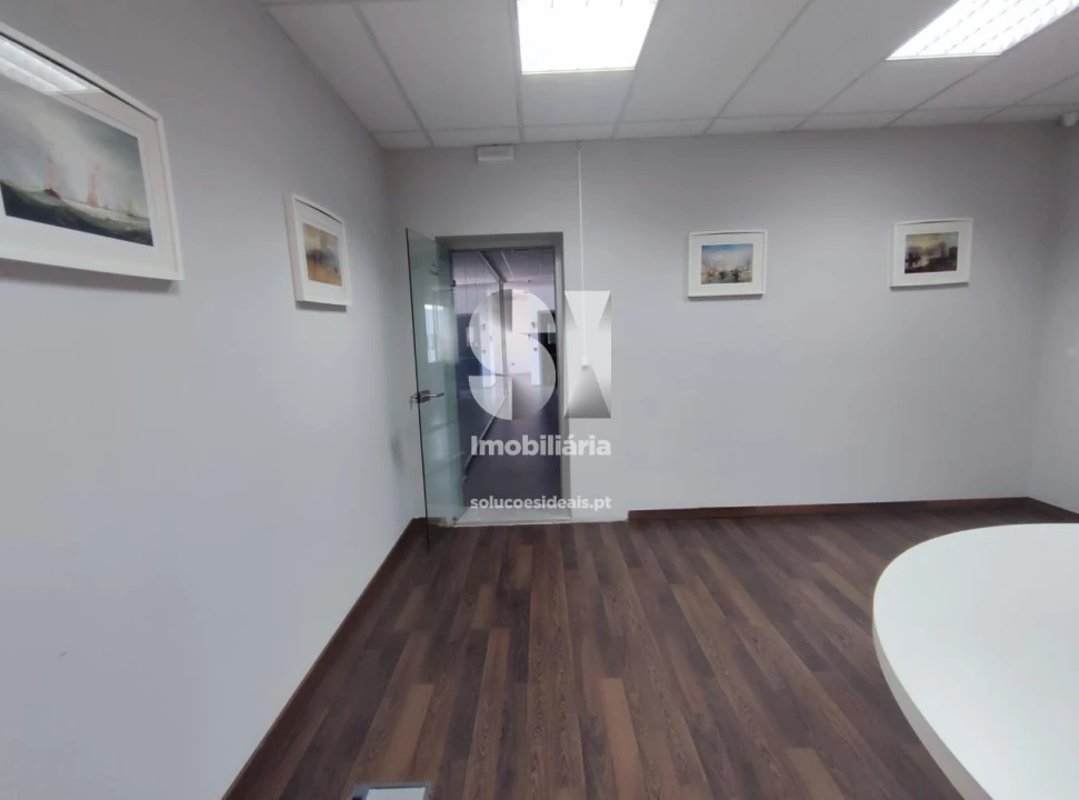 Armazém para Venda em Santo Tirso, Couto (Santa Cristina e São Miguel) e Burgães Foto 12