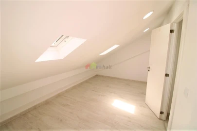 Moradia T9 para Venda em Ajuda