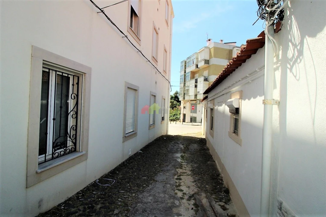 Moradia T9 para Venda em Ajuda Foto 31
