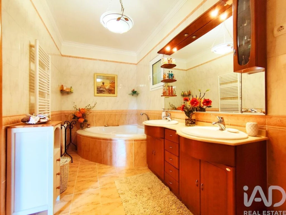 Moradia T5 para Venda em Refoios do Lima Foto 16