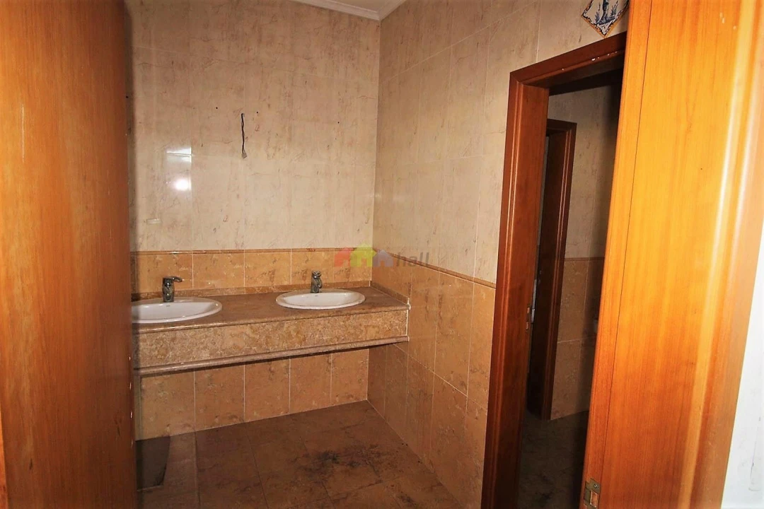 Armazém para Venda em Quinta do Anjo Foto 9