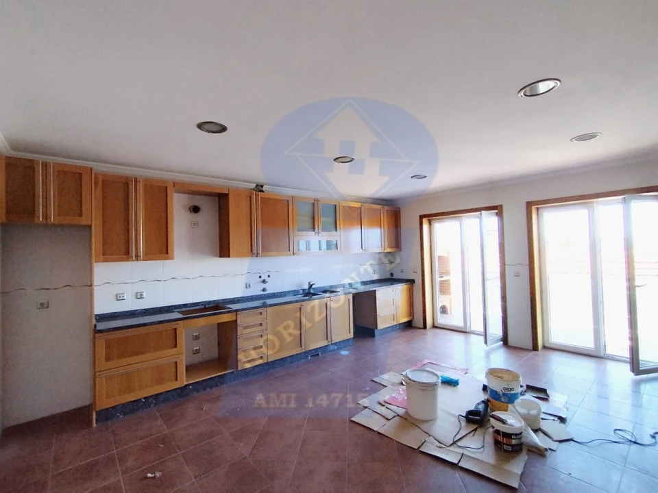 Apartamento T4 para Venda em Ouca Foto 2