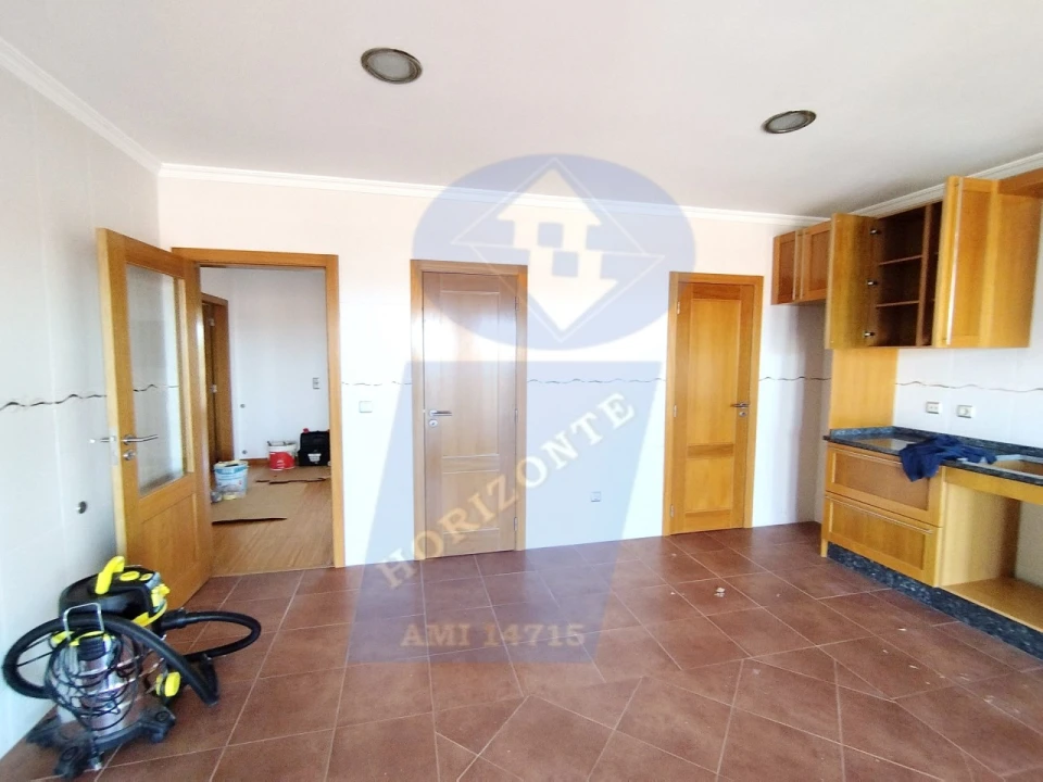 Apartamento T4 para Venda em Ouca Foto 7