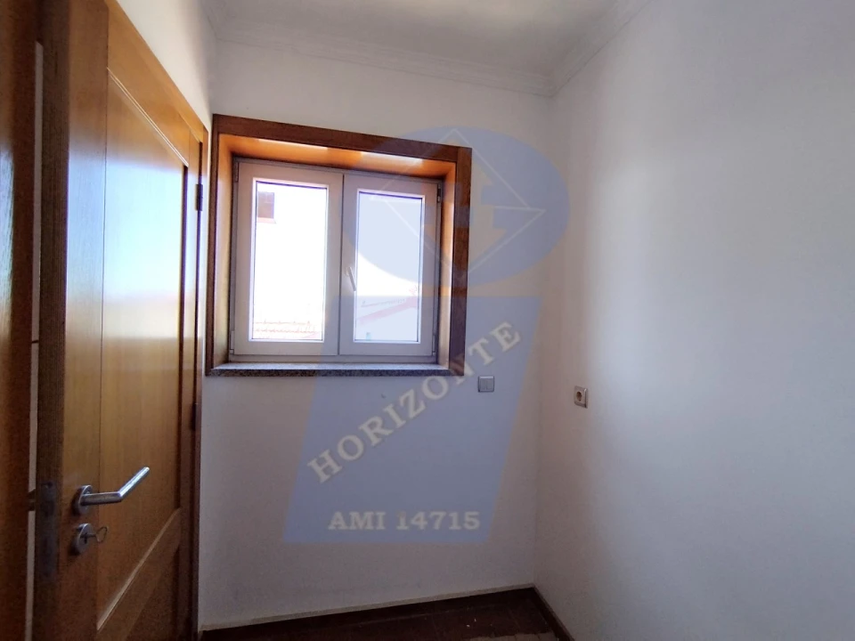 Apartamento T4 para Venda em Ouca Foto 9