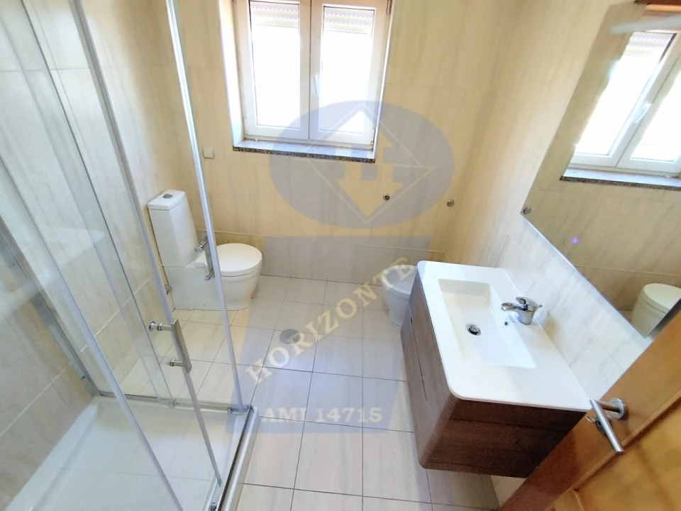 Apartamento T4 para Venda em Ouca Foto 13