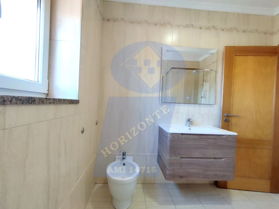 Apartamento T4 para Venda em Ouca Foto 14